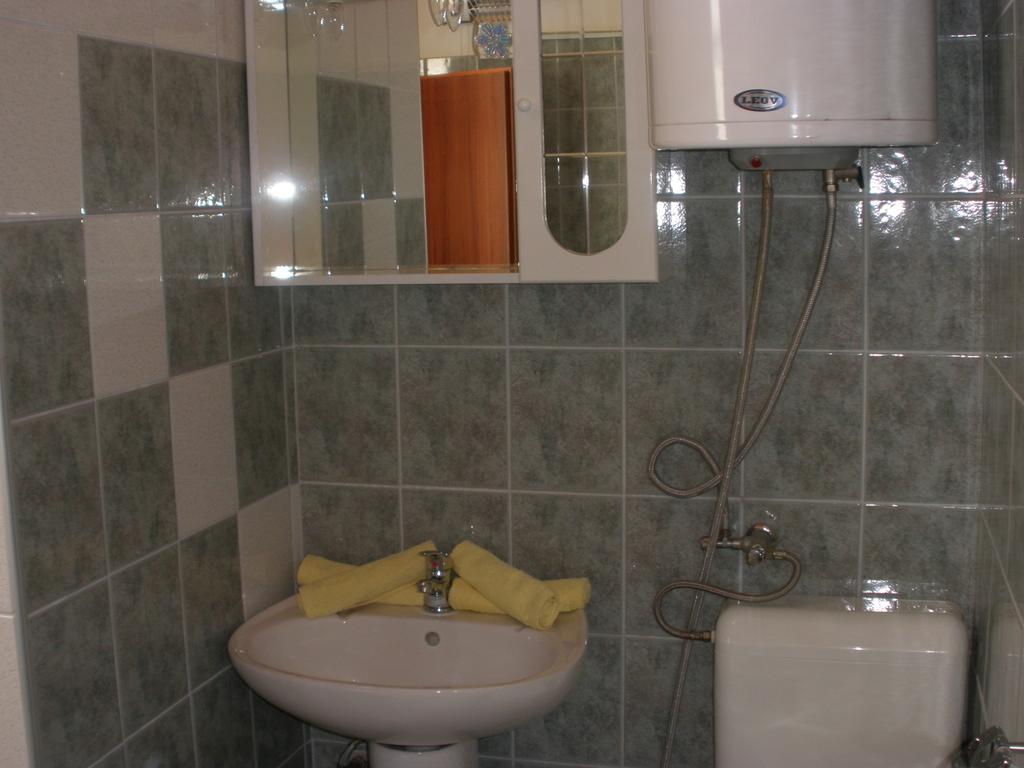 Corry 1 Apartment Ровини Стая снимка