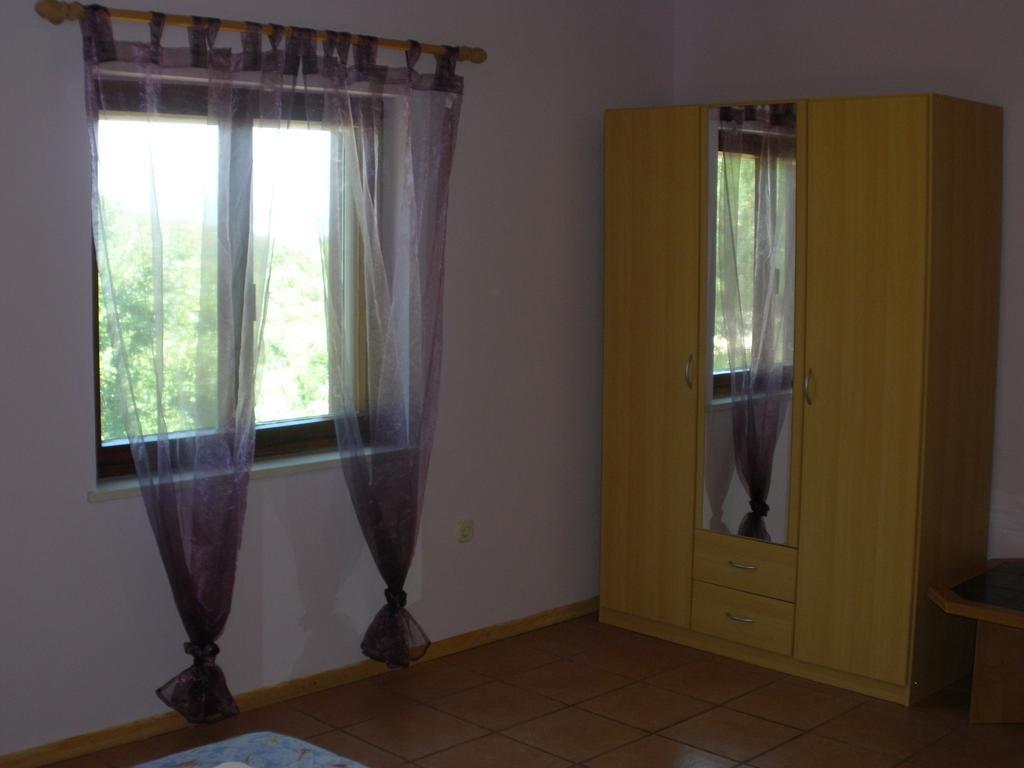 Corry 1 Apartment Ровини Стая снимка