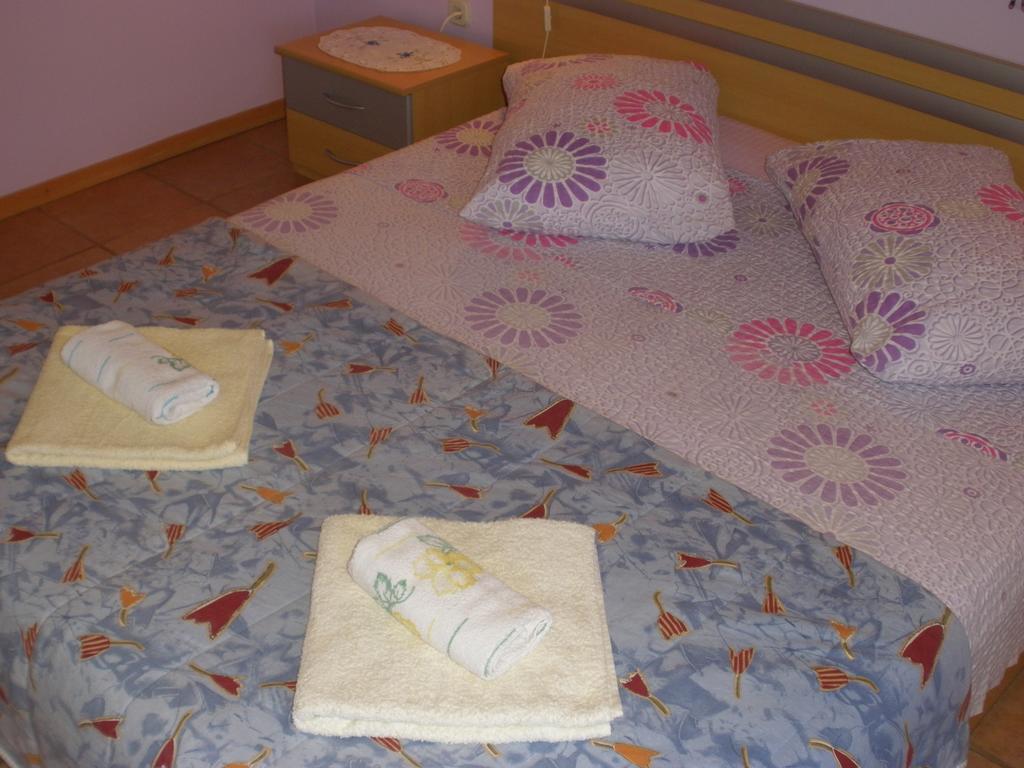 Corry 1 Apartment Ровини Стая снимка