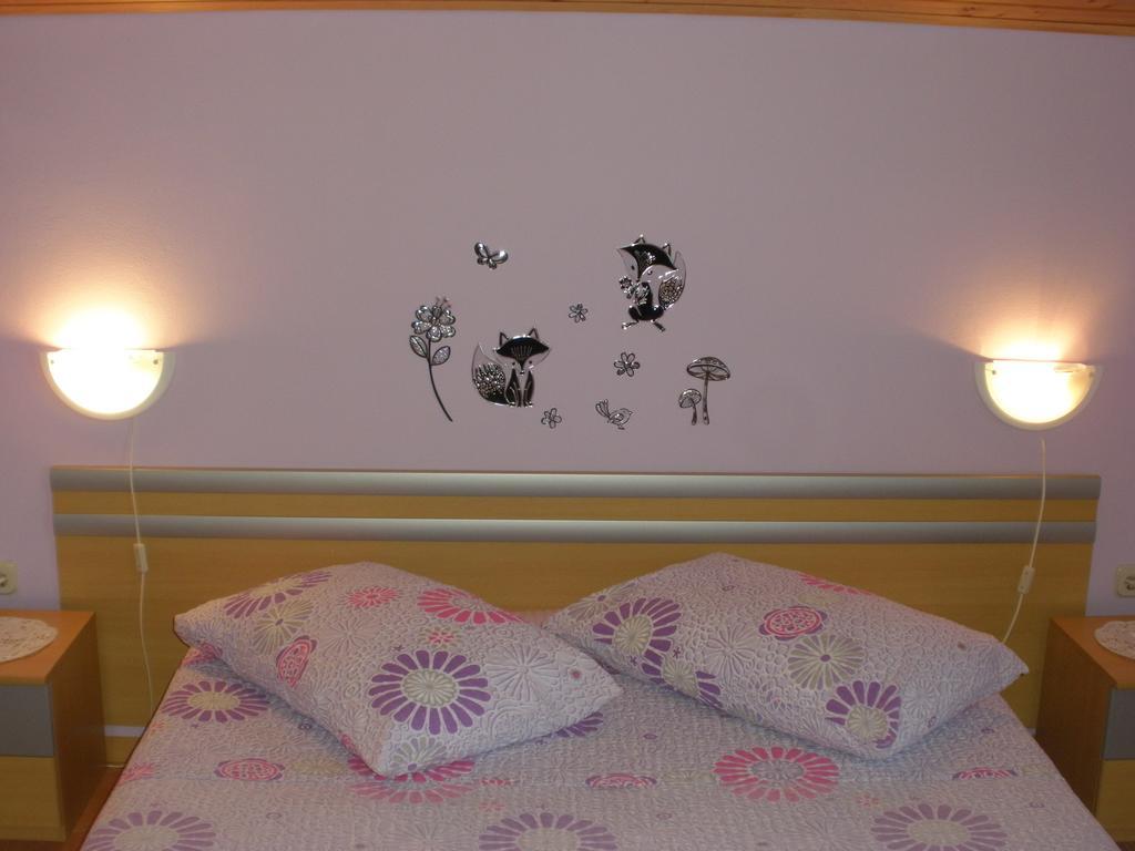 Corry 1 Apartment Ровини Стая снимка