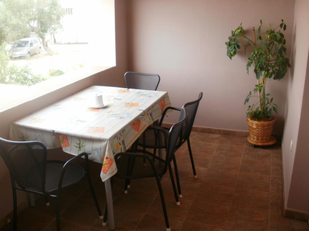 Corry 1 Apartment Ровини Стая снимка