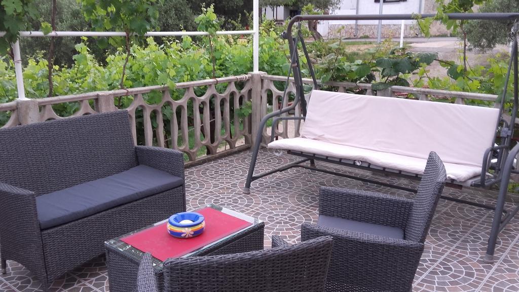 Corry 1 Apartment Ровини Екстериор снимка