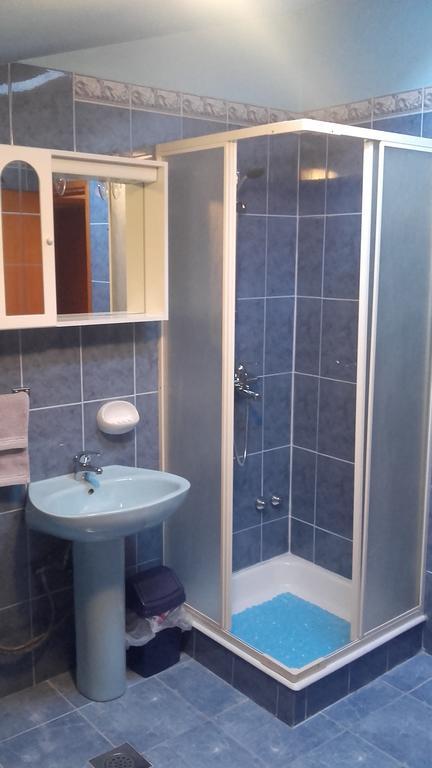 Corry 1 Apartment Ровини Екстериор снимка
