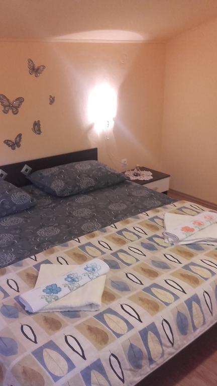 Corry 1 Apartment Ровини Екстериор снимка